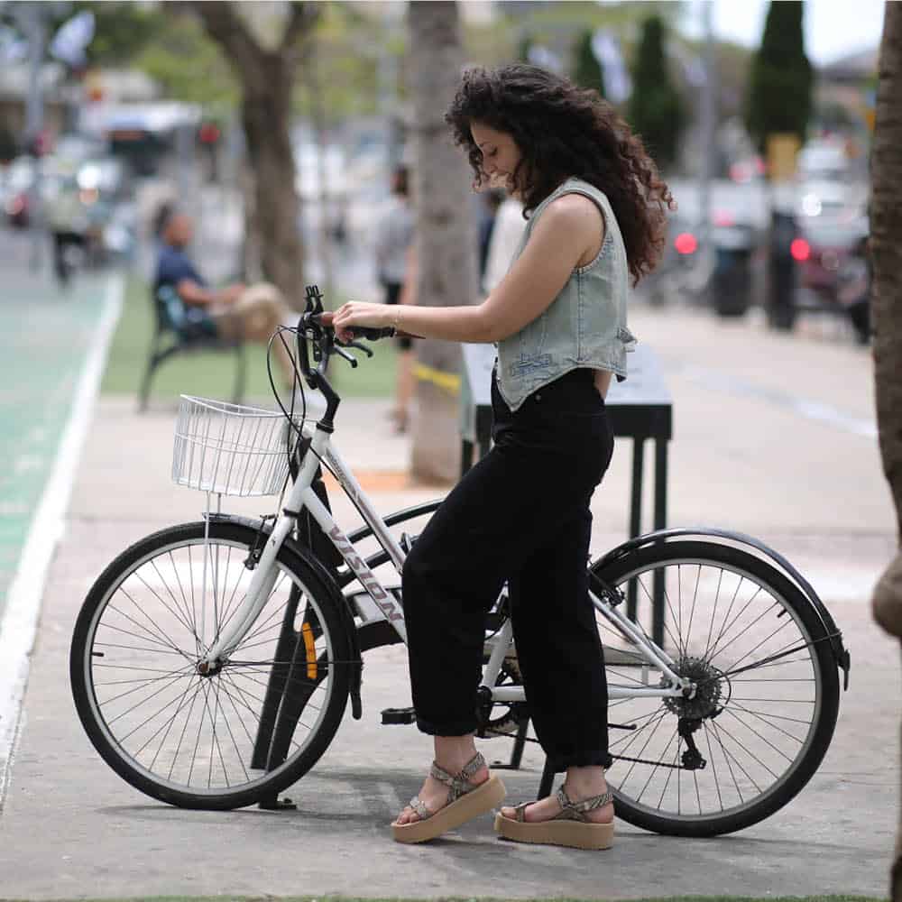 סנדלי שורש נשים סהרה הילס זברה- דוגמנית - תמונת אווירה