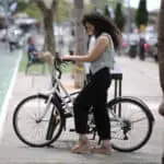 סנדלי שורש נשים סהרה הילס זברה- דוגמנית - תמונת אווירה